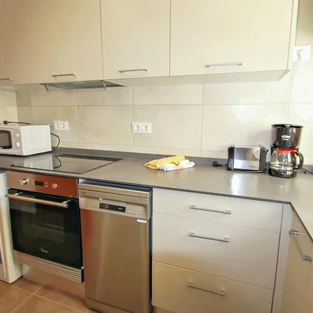 Xavier - Oceanfront With Sea Views In