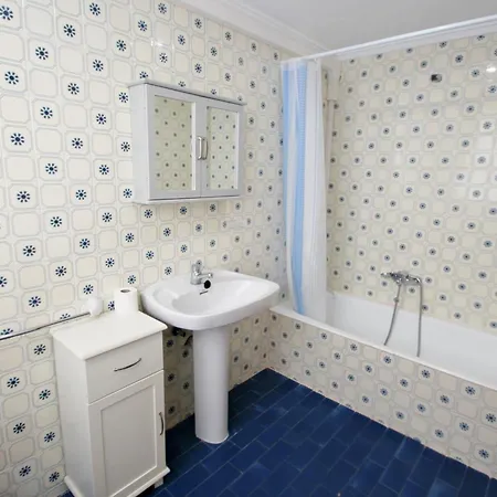 Xavier - Oceanfront With Sea Views In Appartement